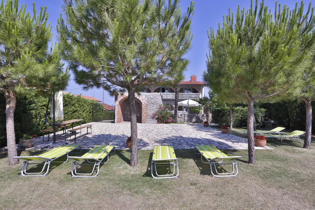 Casa Oasa -Accommodation , Pizzeria & Bar Marezige Luaran gambar
