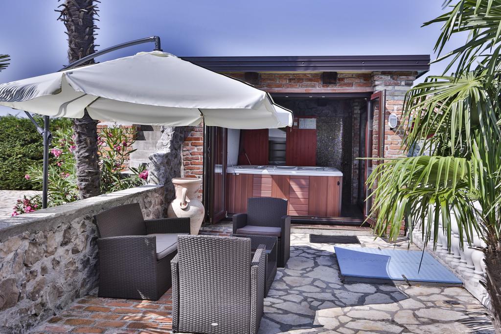 Casa Oasa -Accommodation , Pizzeria & Bar Marezige Luaran gambar
