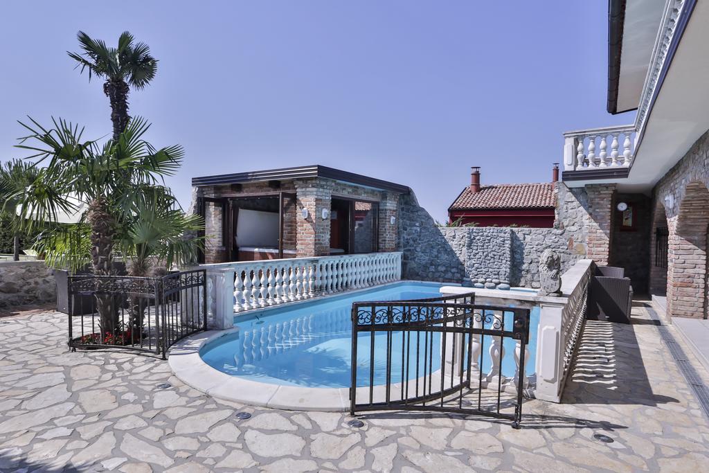 Casa Oasa -Accommodation , Pizzeria & Bar Marezige Luaran gambar