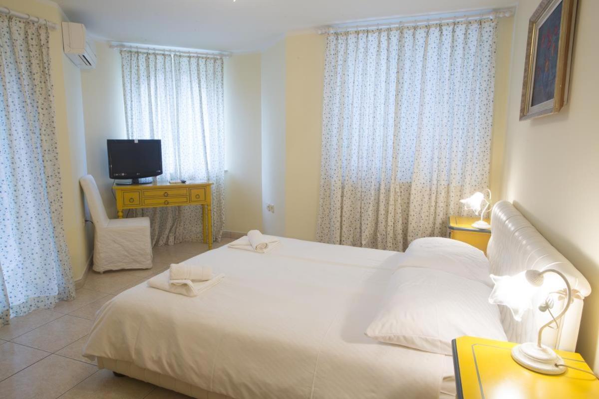Casa Oasa -Accommodation , Pizzeria & Bar Marezige Luaran gambar